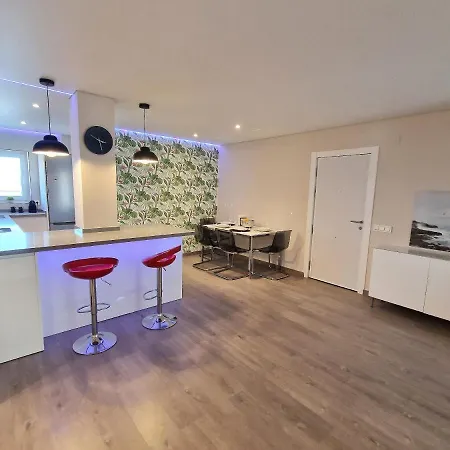 Emerald - Spacious Modern 2 Bedroom *