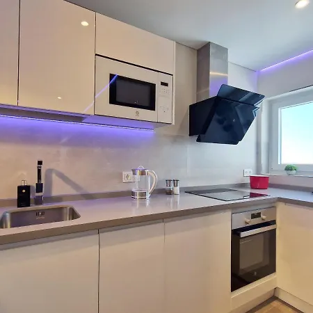 Emerald - Spacious Modern 2 Bedroom דירה