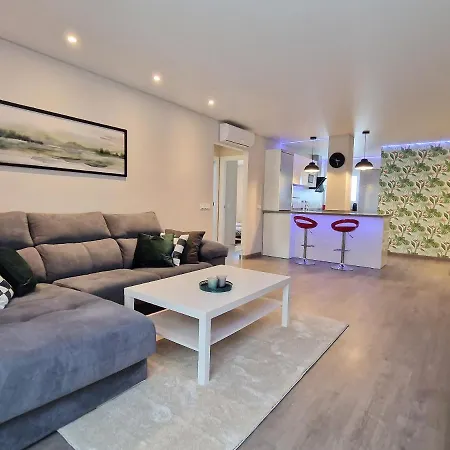 Emerald - Spacious Modern 2 Bedroom דירה
